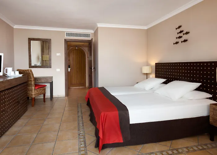 シーサイド サンディ ビーチ ホテル 4*